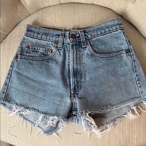 Vintage Levi’s high-waisted cropped denim shorts